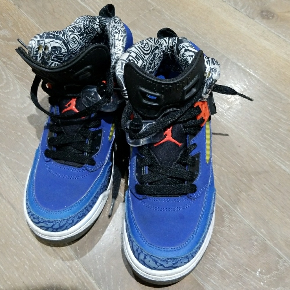 Sneakers - Picture 2 of 4